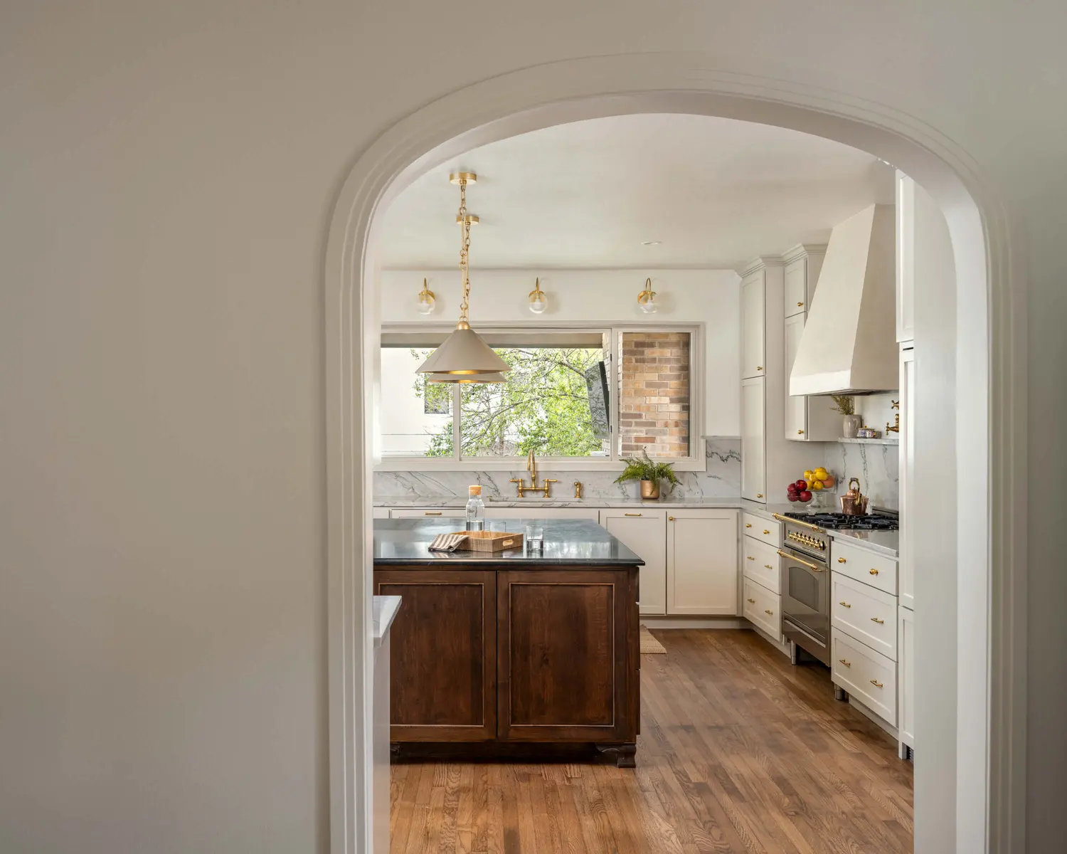 Classic White Kitchen — gallery image 1