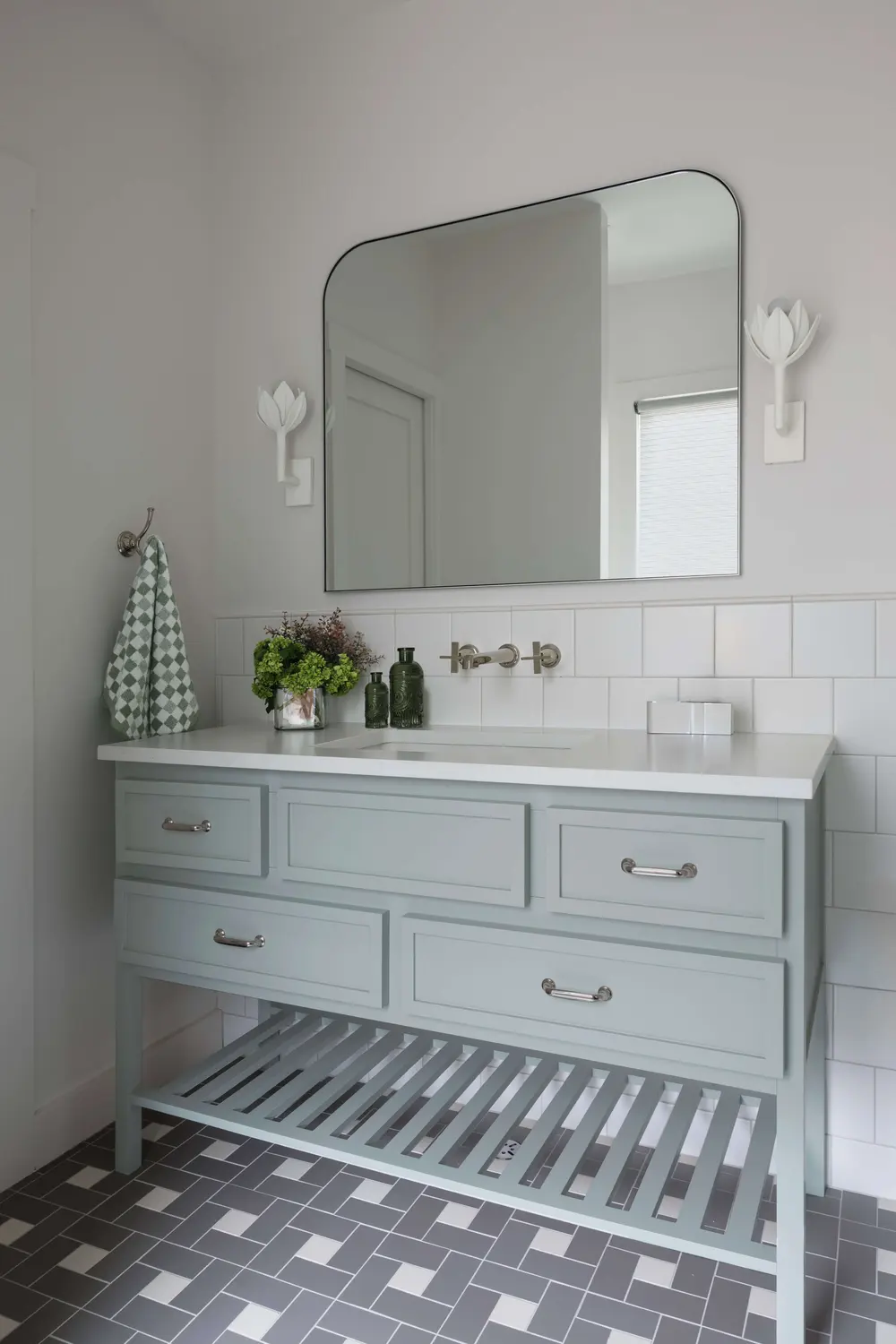 Classic White Kitchen — gallery image 2
